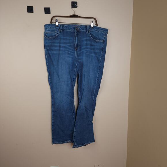 Tommy Hilfiger High Rise Medium Wash Bootcut Jeans Size 18S - Picture 1 of 12